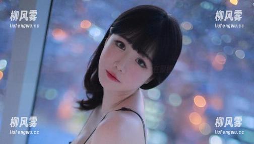 白猫控疾呼：Addielyn(에디린)的cos在原图里零钱缸晃荡！