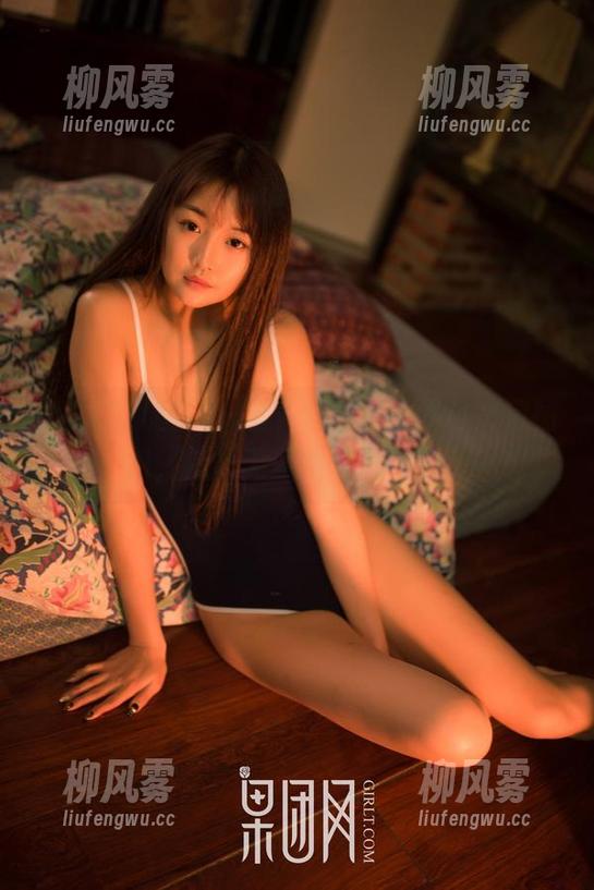 GIRLT果团网 - 看，周妍希的夏日高清图包，像是无尽的午后懒散。