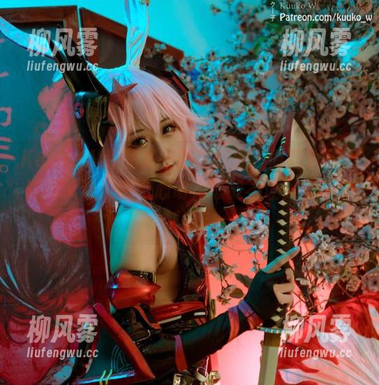 KuukoW作品集中的星野爱，时而优雅，时而又让人微微心动，怎能不让人印象深刻呢？
