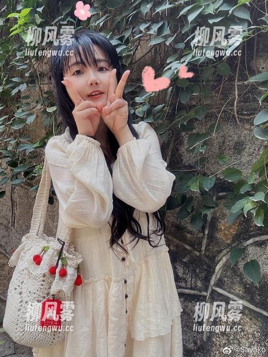Sayako＿今年4岁的牢骚：当凑阿库娅的套图与你的午餐时间撞了个满怀