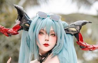在Sayo Momo带来的美图里,我们的吊带和人生一样,都是开放式的!