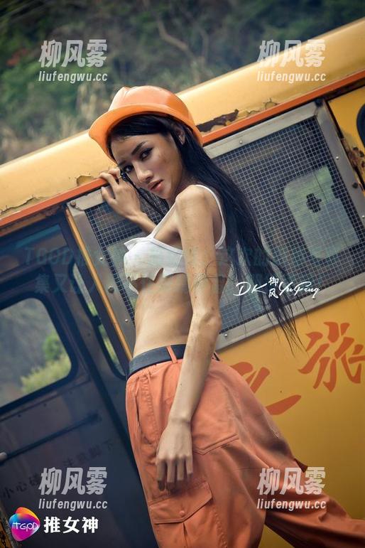 TGOD推女神 - 施忆佳：这次的御姐写真集又让人忍不住眼睛停留，期待更新！