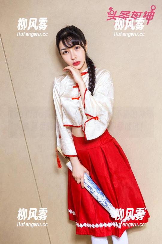 TouTiao头条女神 - 有一种说不清的冲动，李温柔的肉丝写真一定要下载试试！