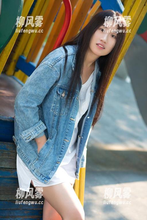TuiGirl推女郎 - 看冯雨芝的定制体操服，不知不觉被抽象的美感迷住了。