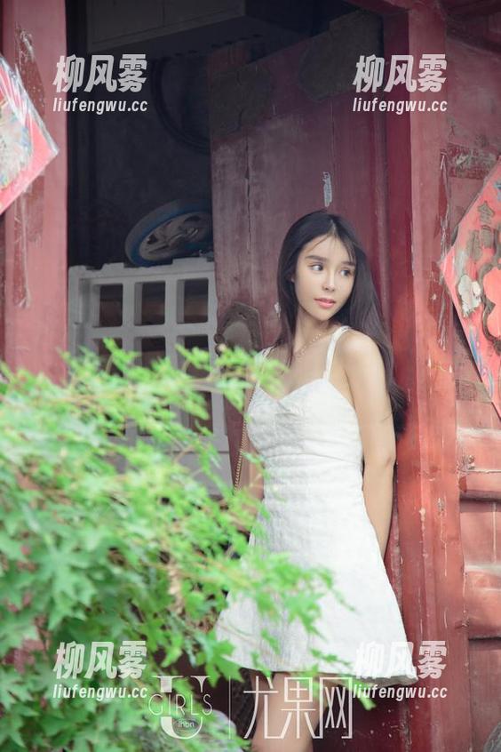 UGirls尤果网 - 在诗朵雅的教室上课，画风竟然歪了！