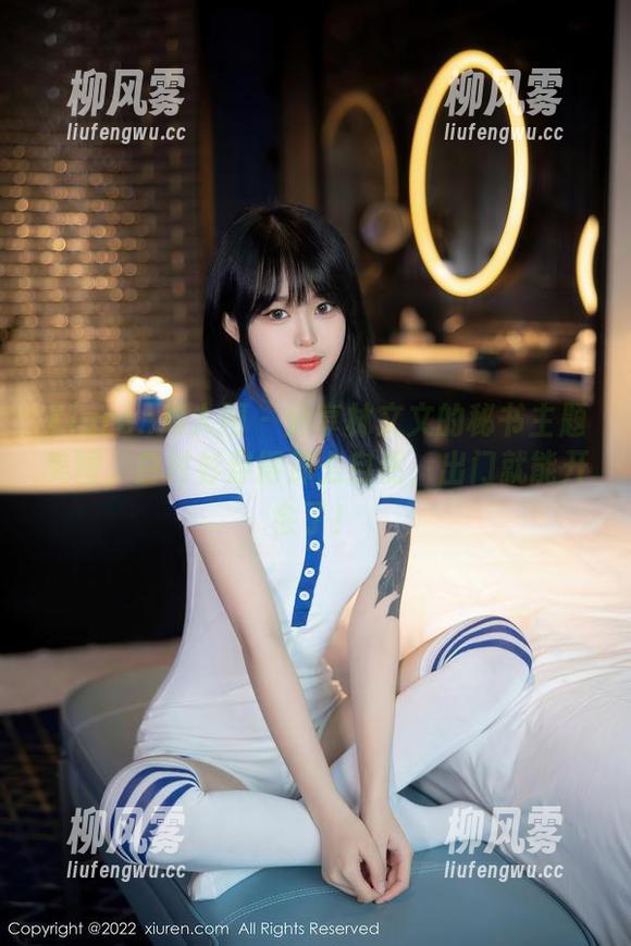 Xiuren秀人网 - 分享林文文的秘书主题美图，白衬衫穿得那么自然，出门就能开会了！