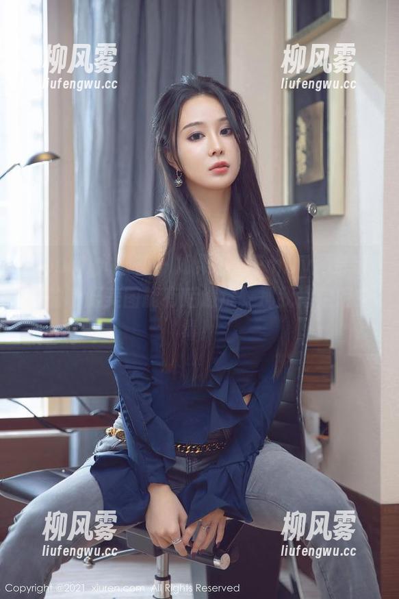 YouMi尤蜜荟 - 如果下载Emily顾奈奈酱的制服美图能有后遗症，那我肯定想中毒！