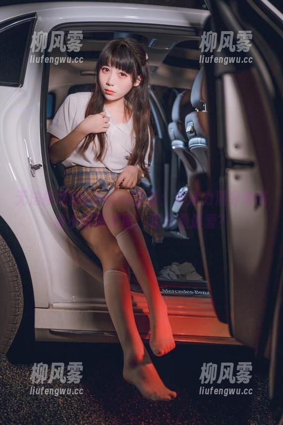 无法拒绝的usejan蓝蓝：传递力满分的高清小厨娘套图，哪个是最爱？