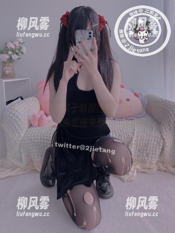 最新二阶堂宅绘子制服图包，穿上之后我恨不得自己也变成夹着书本的模样。