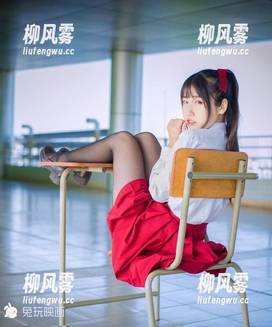 兔玩映画最新图集：肉丝与黑袜，意想不到的‘火花’！