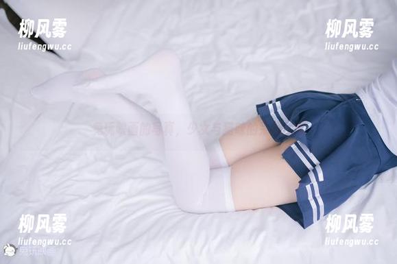 兔玩映画的写真，少女与猫咪的呆萌日常