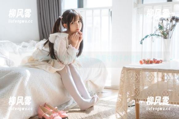 六味帝皇酱最新写真：黑暗中的千种诱惑