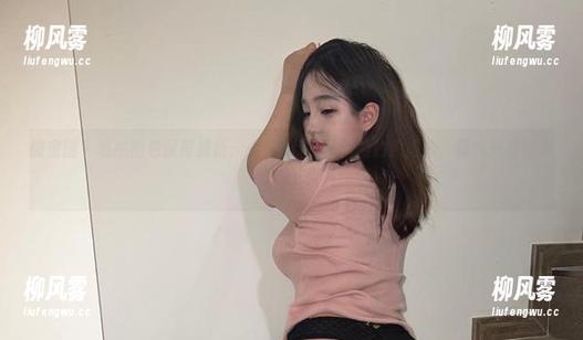 微密圈 - 私拍图包深度解析：小u优优子和她的豹纹内裤，霸气外露的典范！
