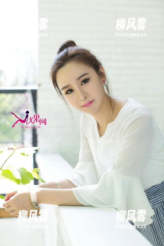 尤果网 - 韩乐优上线，灰丝写真模糊了线条，却让思绪愈发清晰。