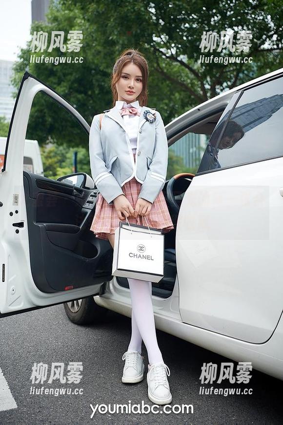 尤蜜荟 - 姐姐在这里，不圣光的每一张合法萝莉套图都值得收藏