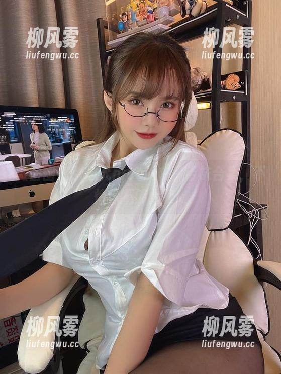 微密圈 - 张思允nice的白吊带袜合集，不怕你不够大胆！