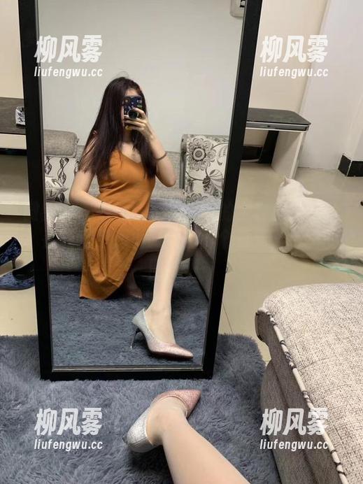 微密圈 - 每一张提袜少女的全套棉袜图片，都让我想起小时候的那个夏天，捡到的旧袜子…