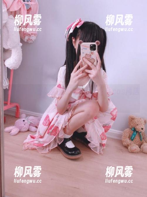 打破次元壁的摇摇乐yoyo，女仆cos精选成了新话题