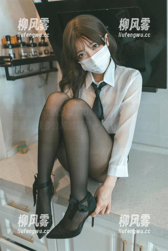 杏仁曲奇在线分享的OL额外时间作品，效果竟和我办公椅的谐音一样造成职场魔力！