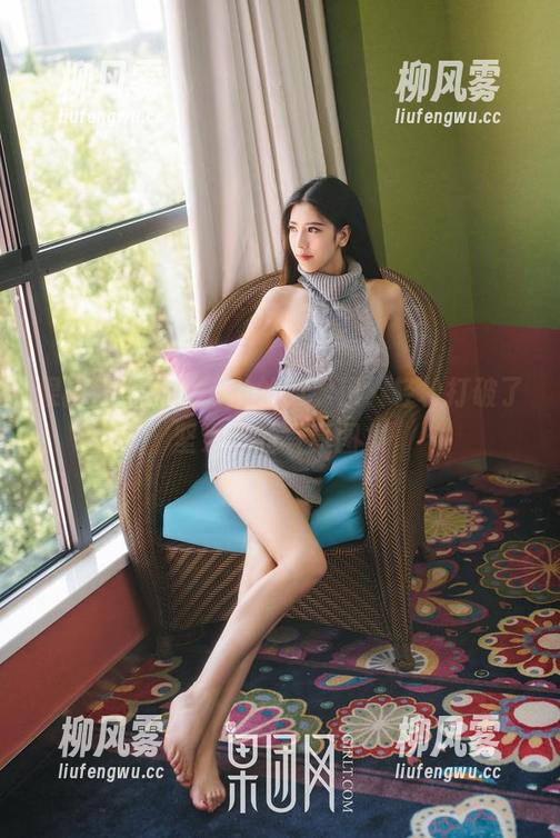 果团网 - 校园一角的莫雅淇，轻松打破了坚果壳的写真图集