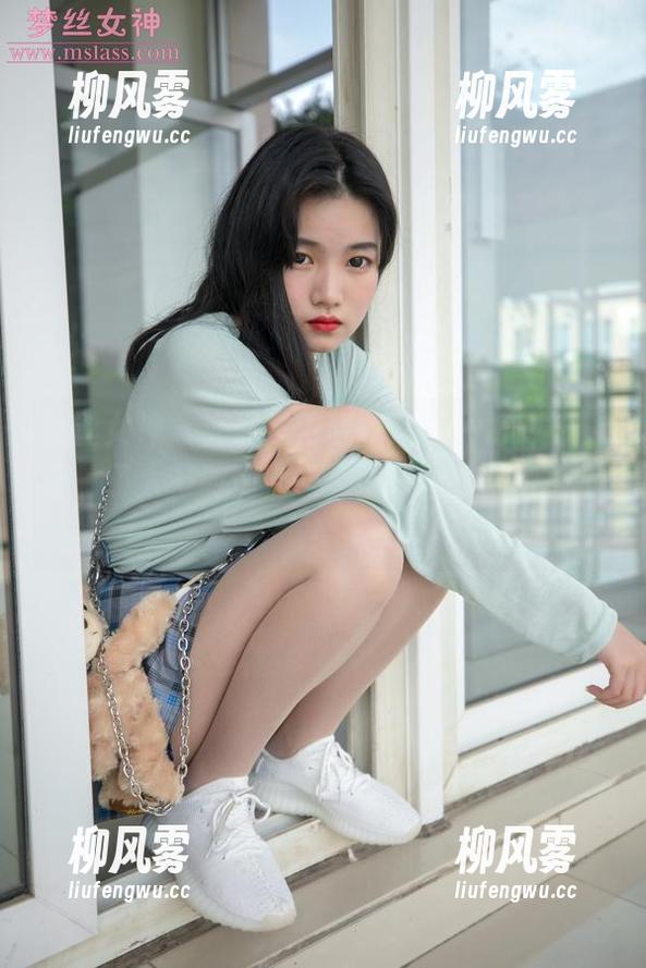 梦丝女神-晓晓 梦丝女神 - 突然觉得晓晓这袜子薄薄的,蕴藏了太多时尚密码,快来图库精选揭示!