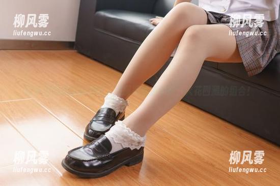 森萝财团的新鲜原图，校服黑丝加学妹，火花四溅的组合！