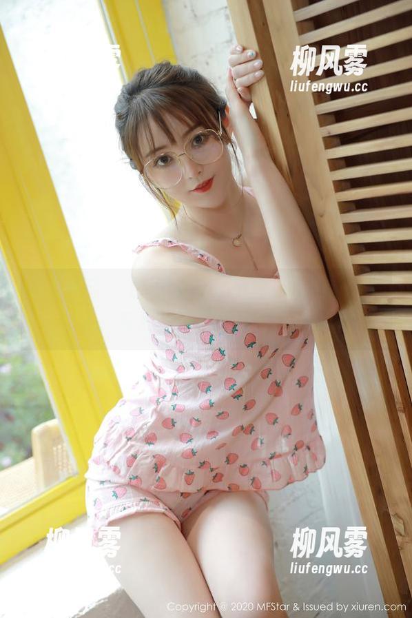 模范学院 - 白子嫣nicky丝袜合集振奋登场，在线挑战你的审美极限！