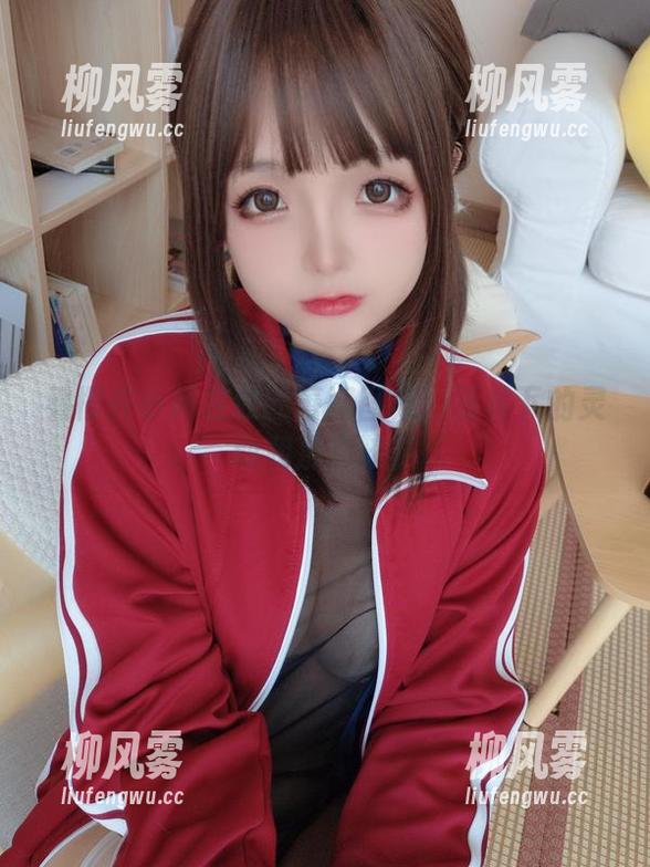 看樱井小莜在线的蕾姆图集：面具下的灵动和那点狡黠