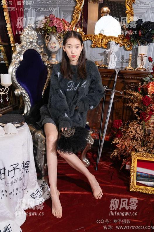 甜予摄影 - 来点不一样的，璇璇的米白色棉袜美图分享，让人眼前一亮！