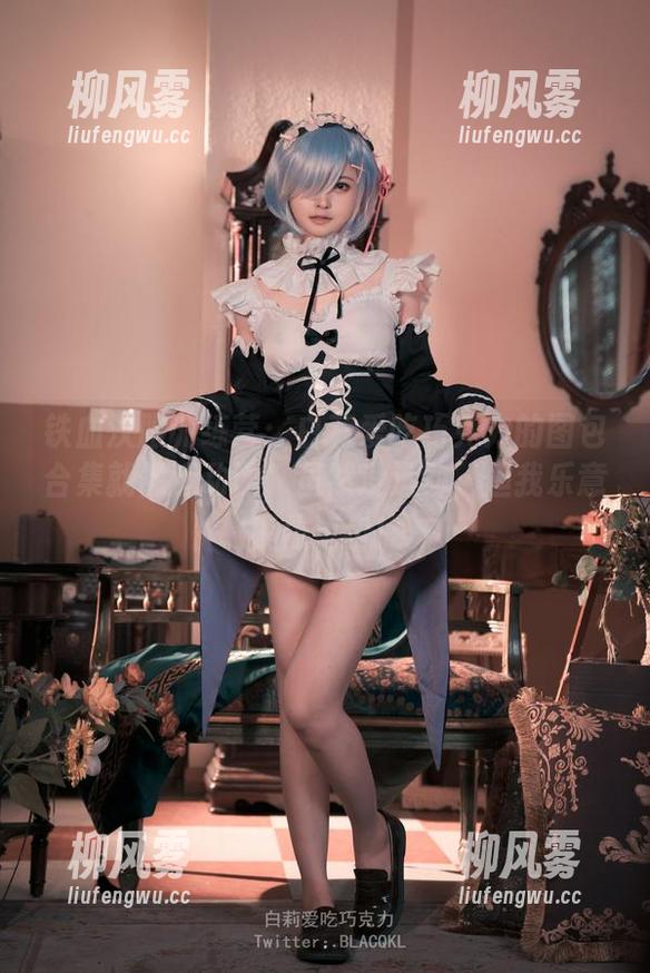 铁血汉服训练营：白莉爱吃巧克力的图包合集就像运动课，虽然没运动，但我乐意模仿迈步！