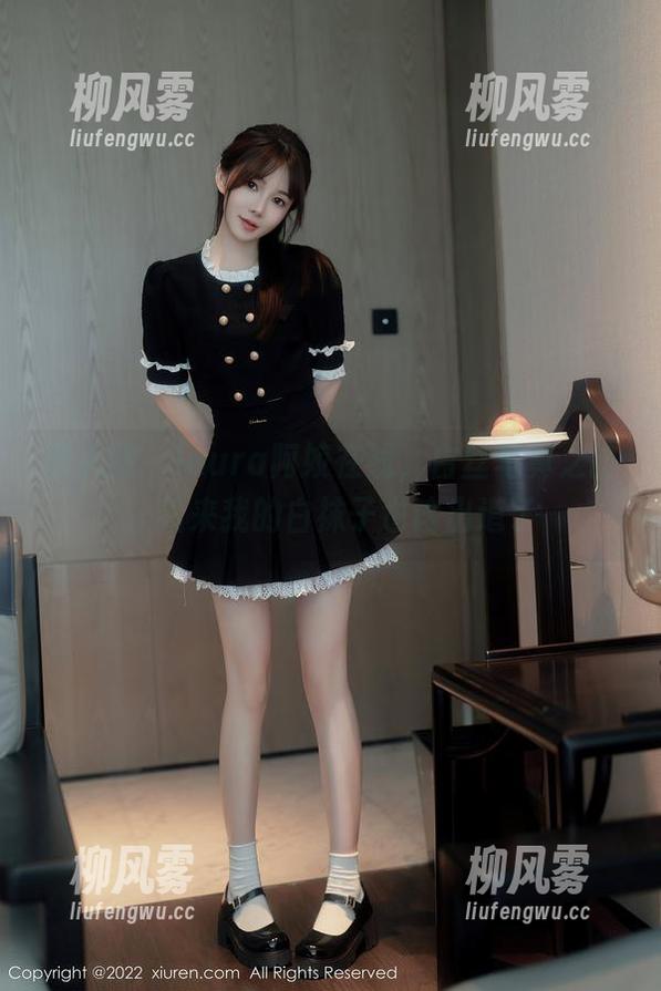 秀人网 - laura阿姣在线，白丝写真之路，看来我的白袜子也该出道了
