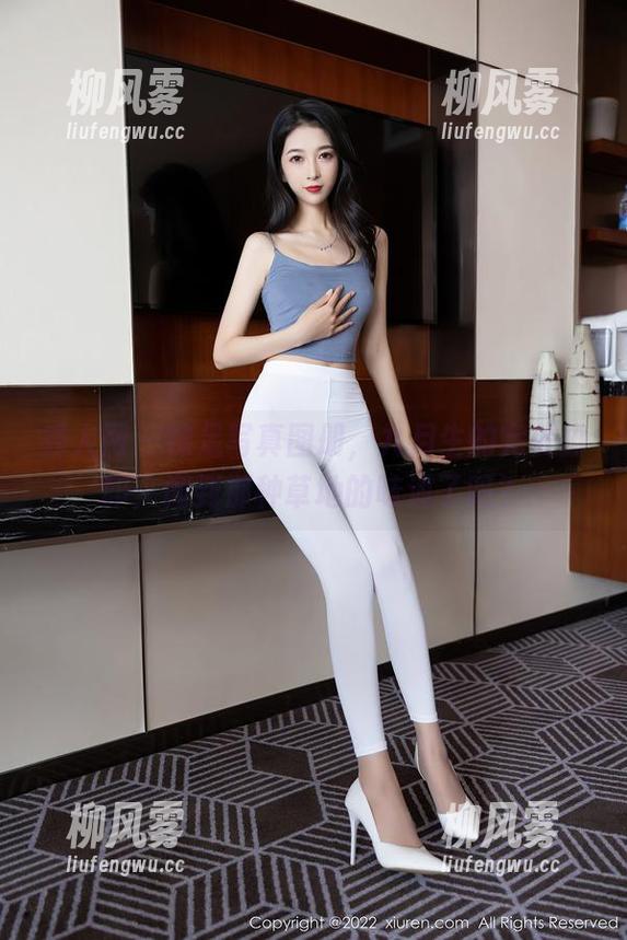 秀人网 - 裸足写真图册，九月生的完美脚印：闻到那种草地的味道了吗？