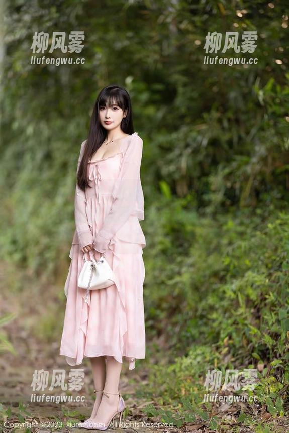 秀人网 - 李可儿的美脚让我的审美水平贼高——连这张原图的照片也被我重新定义了！