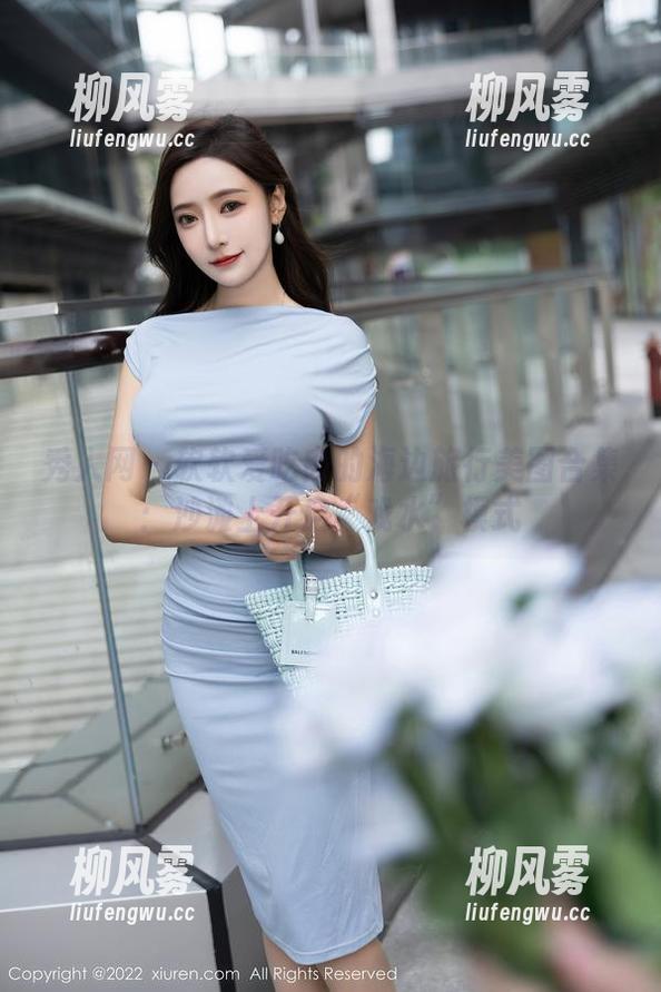 秀人网 - 软软爱吃肉的海边旅行美图合集：沙滩上开启“戏水”模式