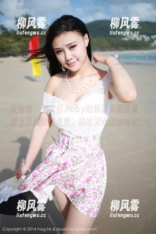 美媛馆 - 蔡文钰Abby的新款礼服图集，穿上去就像在走秀，尴尬又心动的感觉！