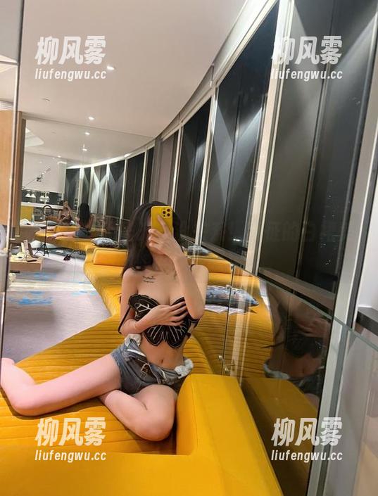 葛征 微密圈 - 无圣光?没关系!葛征的白裙美图照样抓人眼球!