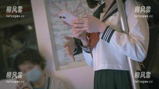 除了卖萌，西园寺南歌的“制服”美图作品居然还藏着不少小心机呢。