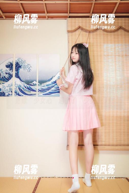 看看西瓜少女的写真《穹妹》，这次貌似更像“少女心”遇上了“少女果”！