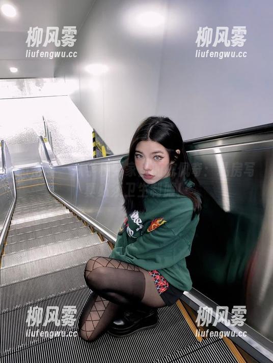 微密圈 - 从学校到家里的陈佩奇：私房写真必须卫生制服！