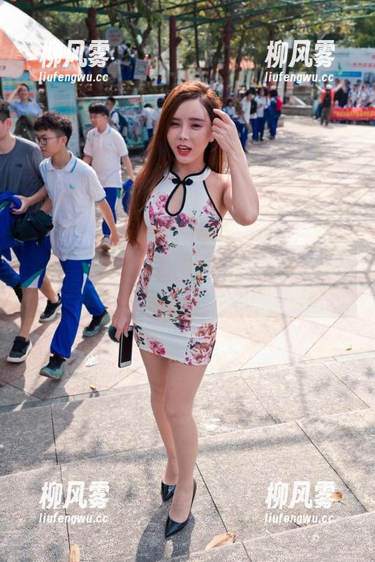 魔镜街拍 - 芝芝的蓝色泳衣，免费送你一场“海滩假日”暗色的套图