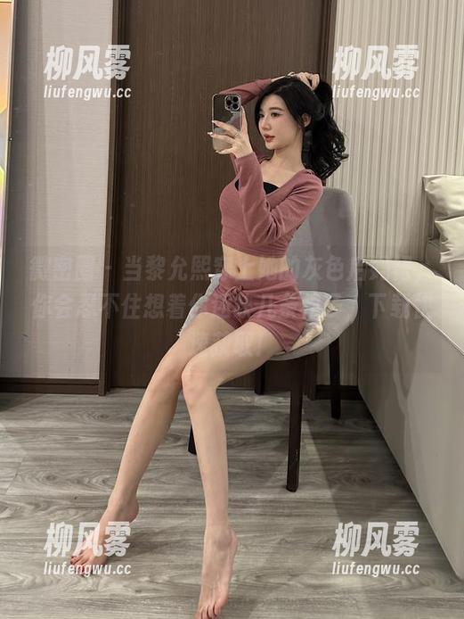 微密圈 - 当黎允熙穿上她的灰色后妈裙，你会忍不住想着你还缺几条裙子，下载快速获取！